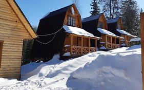 Хатки на пеньках